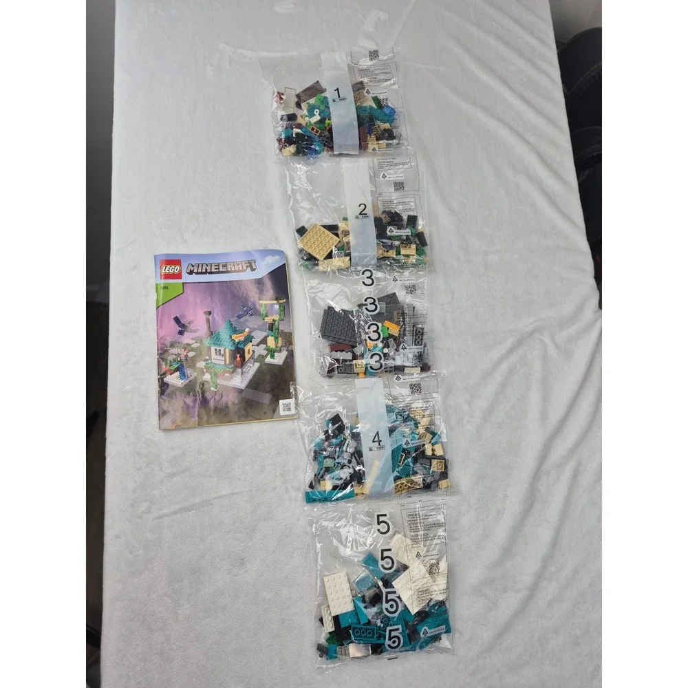 LEGO Minecraft The‎ Sky Tower 21173 Multicolor Building Set Like New